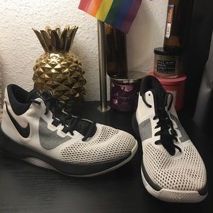 Nike Air Precision II Athletic Sneakers White Black and Gray Size 7.5 US
